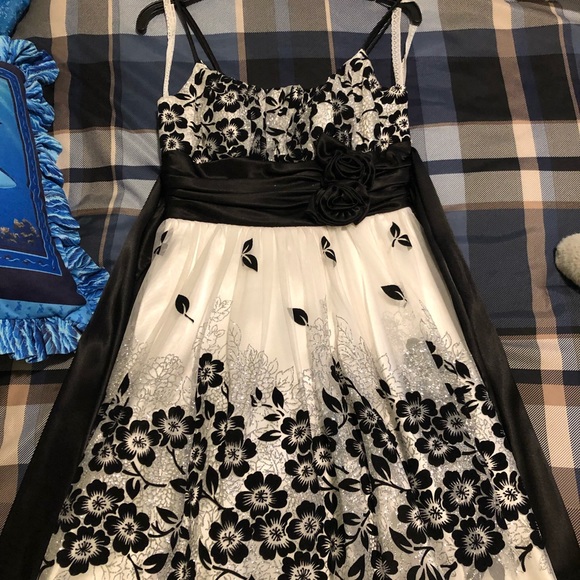 Graduation / Prom Dress - Picture 1 of 5